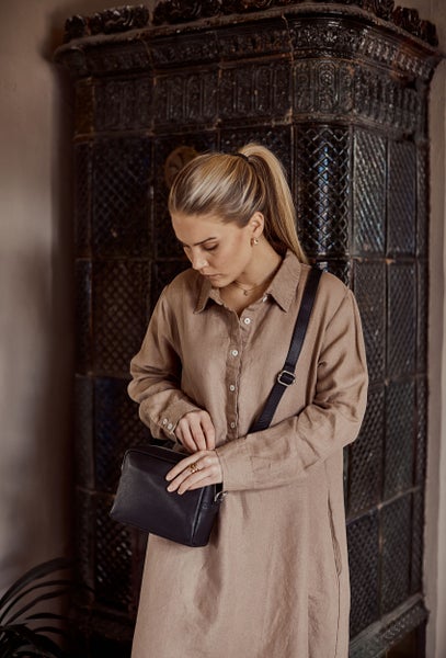 Nora Crossbody -nahkalaukku musta (sis.vaihtohihna)