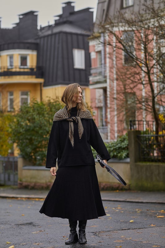 Neulehame Lotta MERINOVILLA musta