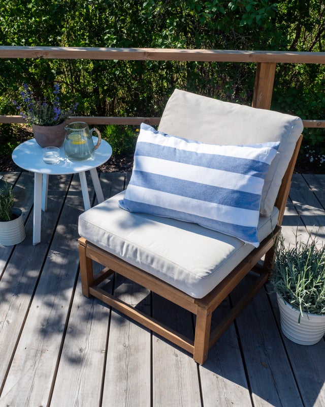 Tyynynp&auml;&auml;llinen Sandhamn - vaaleansininen raita