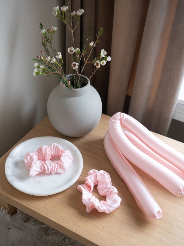 Silkkinen Heatless Curls -kiharrinpaketti, vaaleanpunainen